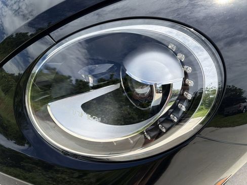 Used 2019 Volkswagen Beetle 2.0T FWD image 9