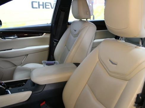Used 2017 Cadillac XT5 Luxury w/ Driver Awareness Package FWD image 20
