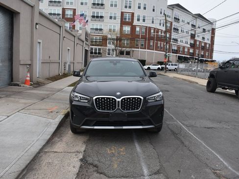 Used 2024 BMW X4 xDrive30i image 2