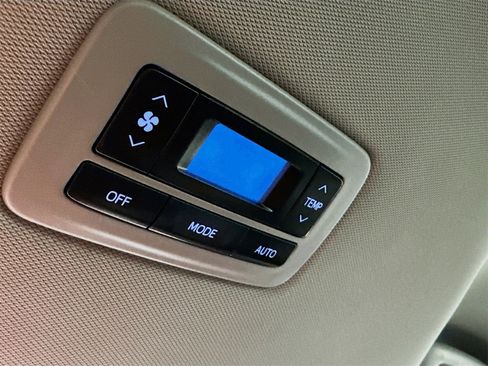 Used 2016 Toyota Sienna L image 27