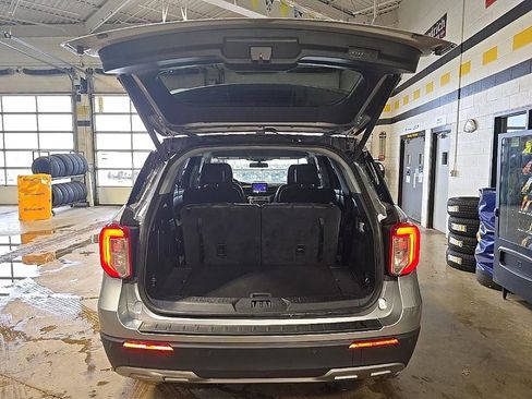Used 2022 Ford Explorer XLT w/ Equipment Group 202A image 27