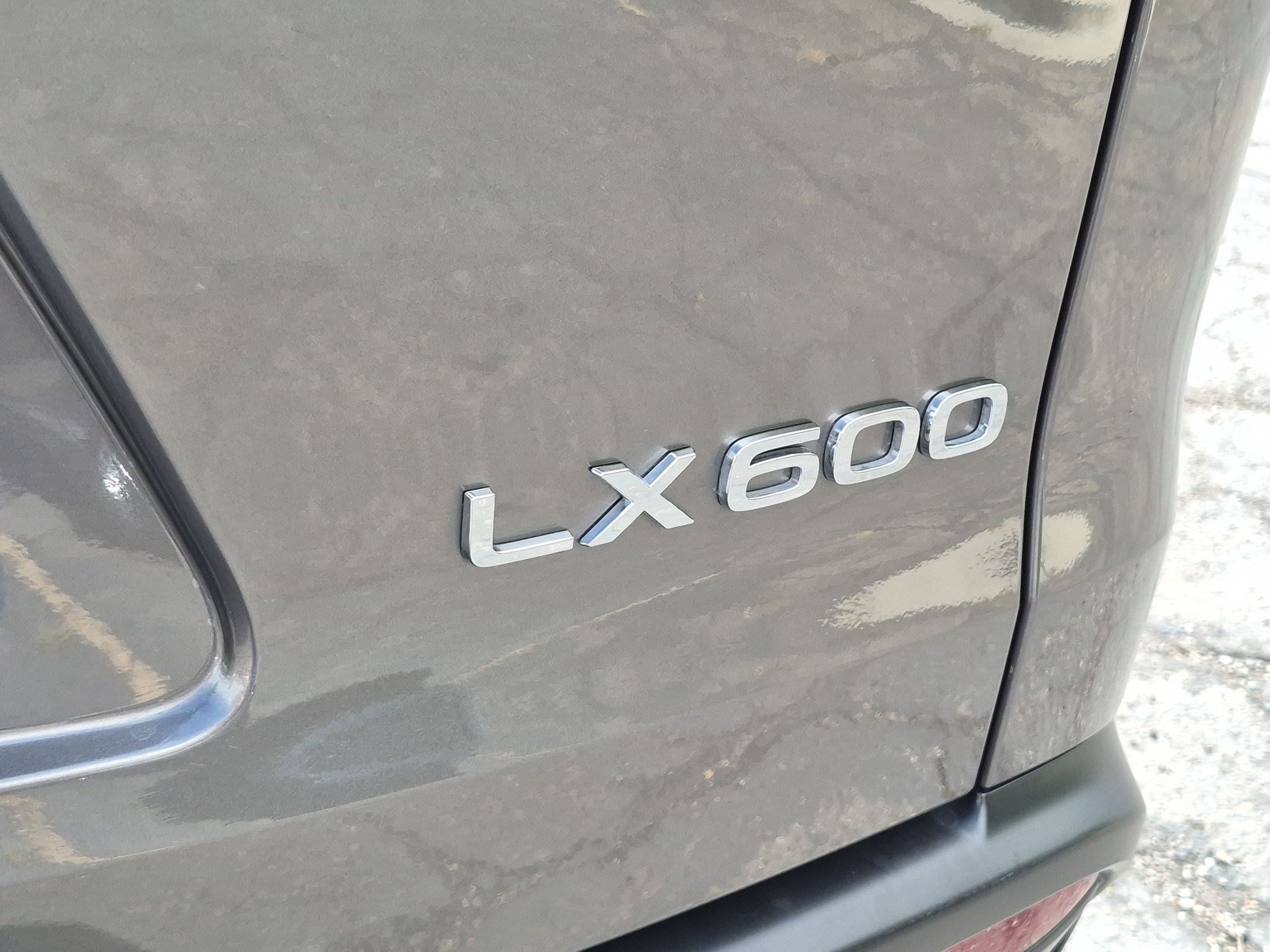 Used 2024 Lexus LX 600 4WD w/ Luxury Package image 27