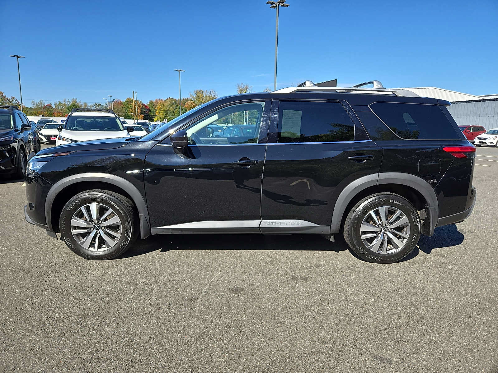 Used 2023 Nissan Pathfinder SL w/ Black Appearance Package AWD/4WD image 7