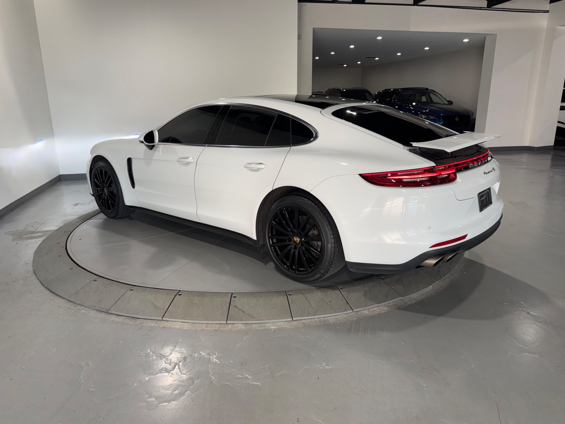 Used 2017 Porsche Panamera 4S AWD/4WD image 11