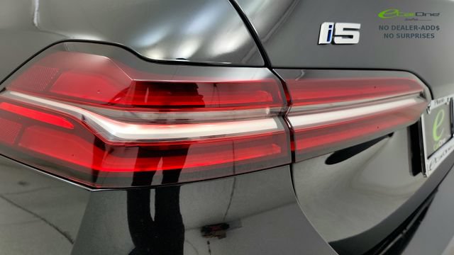 Used 2024 BMW i5 eDrive40i w/ M Sport Package RWD image 27