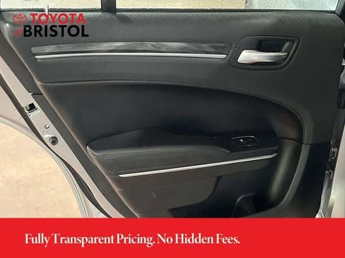 Used 2018 Chrysler 300 Touring L AWD/4WD image 17