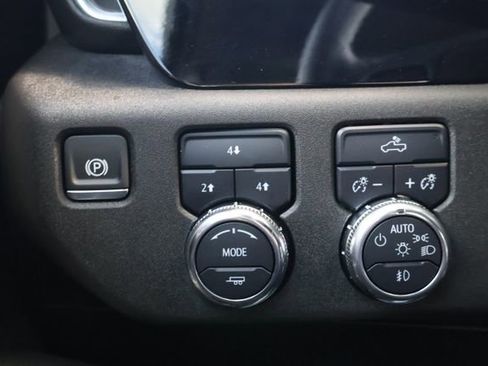 Used 2024 GMC Sierra 2500 SLE w/ SLE Value Package; AWD/4WD image 15