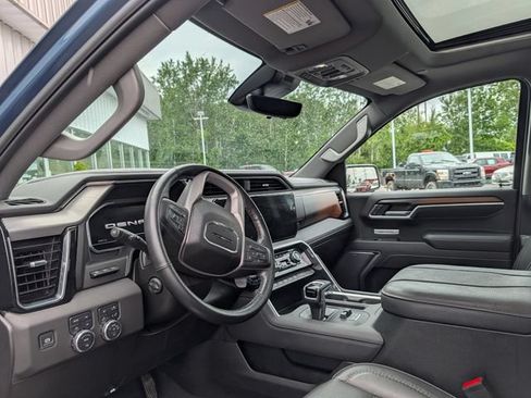 Used 2025 GMC Sierra 1500 Denali w/ Denali Reserve Package AWD/4WD image 16