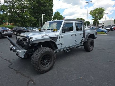 Used 2023 Jeep Gladiator Sport AWD/4WD image 2