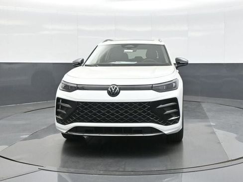 New 2026 Volkswagen Tiguan SE R-Line image 2