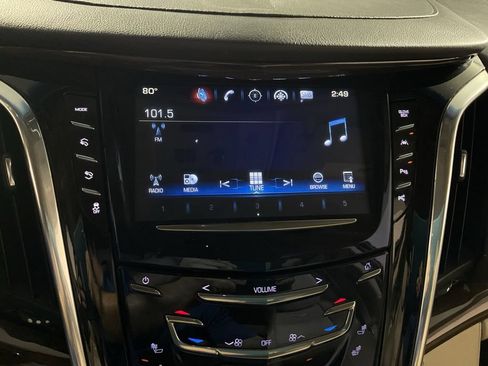Used 2019 Cadillac Escalade Luxury AWD/4WD image 27