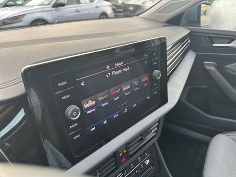 Used 2025 Volkswagen Jetta SE image 21