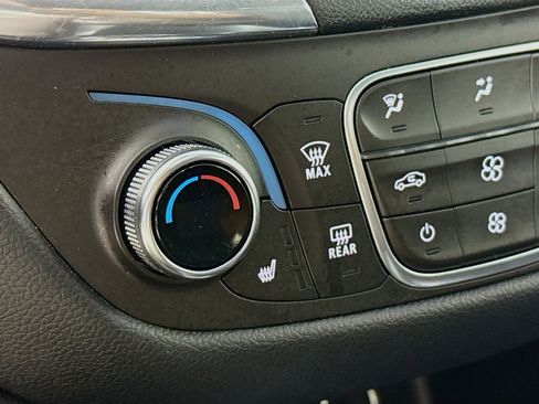 Used 2019 Chevrolet Equinox LT w/ Sun & Navigation Package FWD image 25