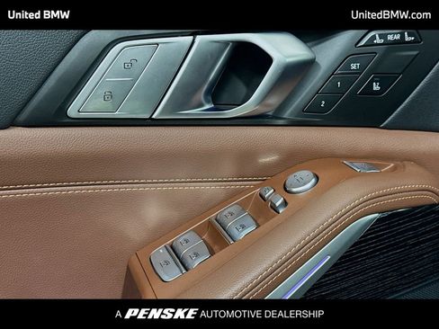 Used 2022 BMW X7 xDrive40i w/ M Sport Package image 3