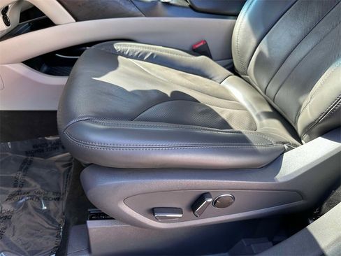 Used 2020 Lincoln Nautilus Reserve image 3