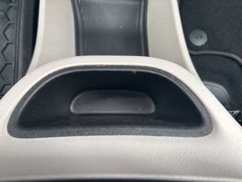 Used 2024 Chrysler Pacifica Touring-L image 34