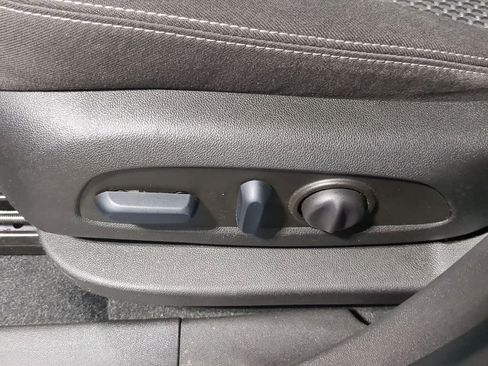 Used 2023 GMC Terrain SLE w/ Driver Convenience Package image 17