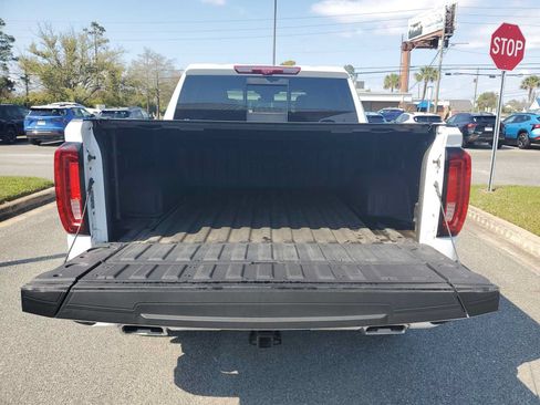 Used 2024 GMC Sierra 1500 AT4 w/ Technology Package AWD/4WD image 5