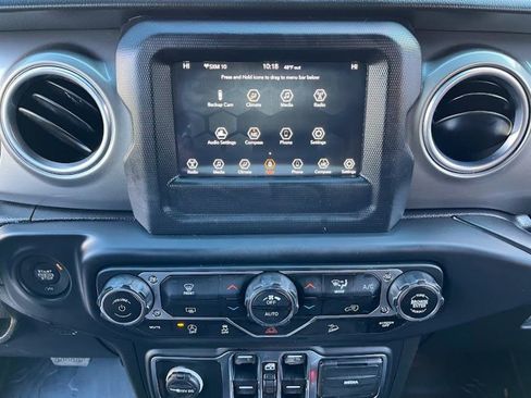 Used 2018 Jeep Wrangler Unlimited Sahara image 18