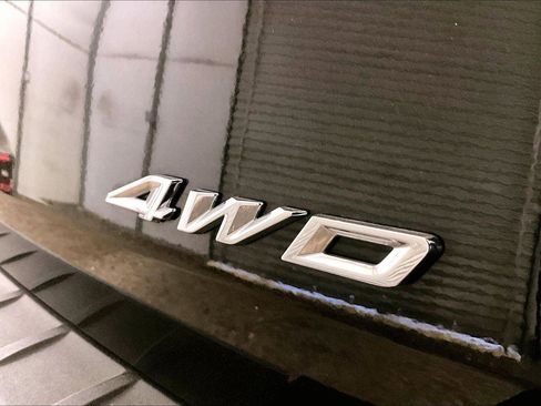 Used 2021 Ford Explorer XLT w/ Equipment Group 202A image 13