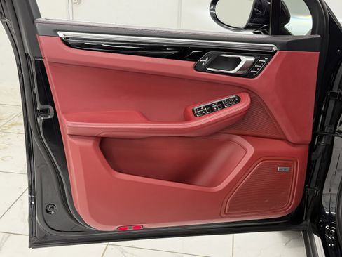 Certified 2023 Porsche Macan S AWD/4WD image 28