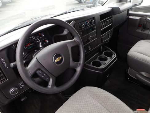 Used 2017 Chevrolet Express 3500 LT w/ LT Preferred Equipment Group image 15