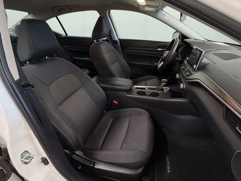 Used 2025 Nissan Altima 2.5 SV FWD image 9
