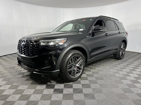 Used 2025 Ford Explorer ST-Line w/ ST-Line Street Pack image 3