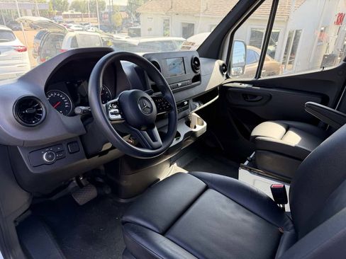 Used 2023 Mercedes-Benz Sprinter 2500 image 16