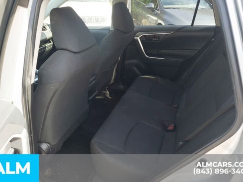 Used 2019 Toyota RAV4 LE FWD image 17