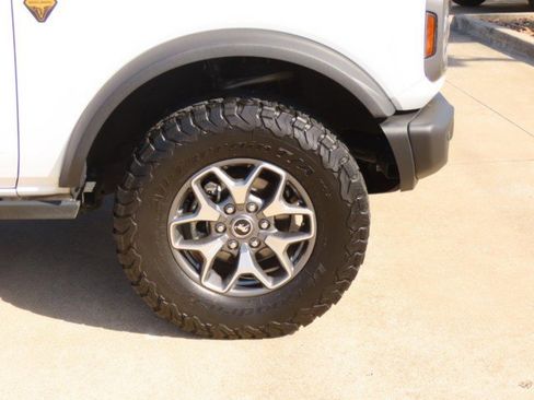 Used 2023 Ford Bronco Badlands image 7