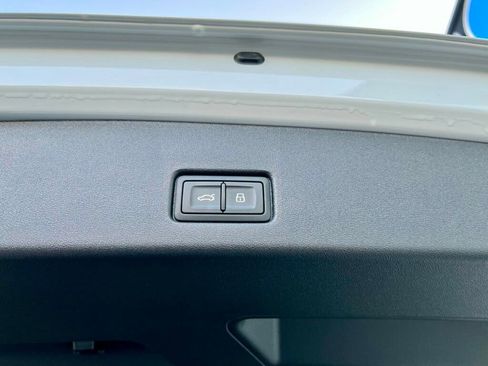 Used 2024 Audi Q4 e-tron Premium image 9