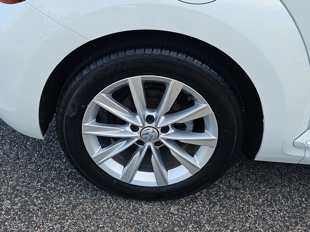 Used 2019 Volkswagen Beetle 2.0T SE FWD image 9