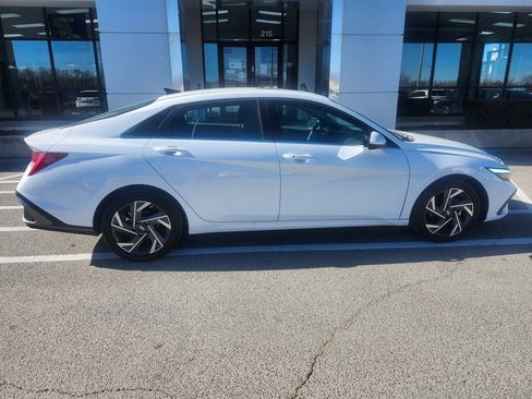 Used 2025 Hyundai Elantra SEL image 6