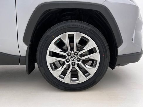 Used 2019 Toyota RAV4 XLE Premium w/ Cold Weather Package AWD/4WD image 33