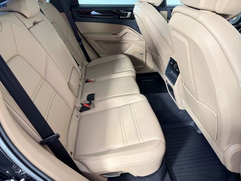 Certified 2021 Porsche Cayenne S image 29