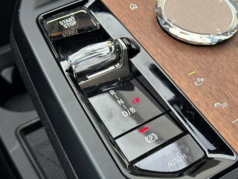 Used 2022 BMW iX xDrive50 w/ Premium Package image 16