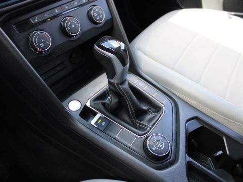 Certified 2022 Volkswagen Taos SE image 18