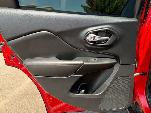 Used 2019 Jeep Cherokee Trailhawk w/ Trailer Tow Group image 18