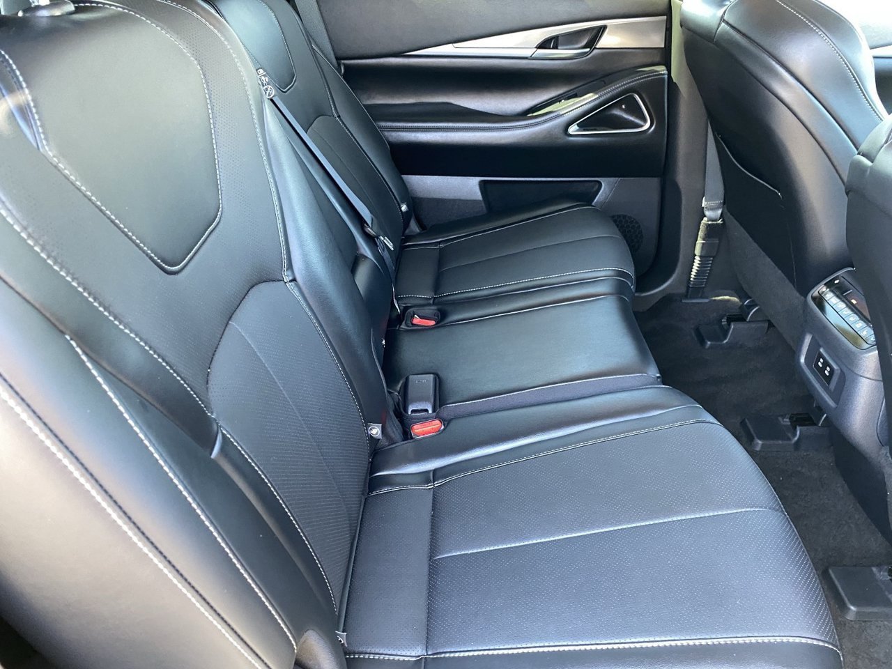Certified 2027 INFINITI QX60 Luxe w/ Cargo Package FWD image 12