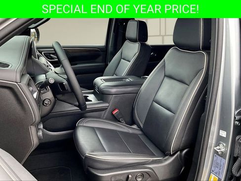 Used 2024 Chevrolet Suburban Premier image 21