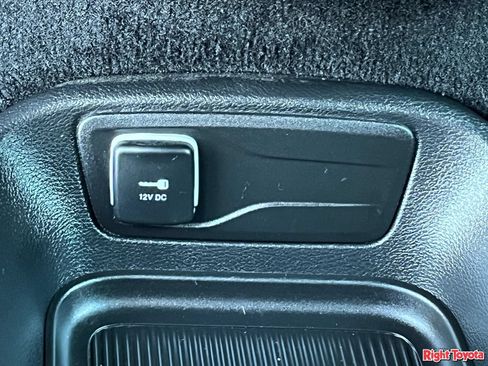 Used 2025 Chrysler Pacifica Select FWD image 26