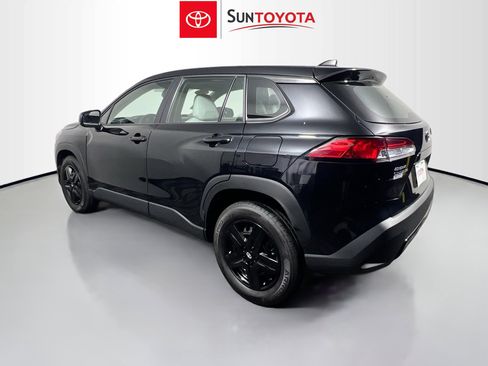 Used 2025 Toyota Corolla Cross L image 6