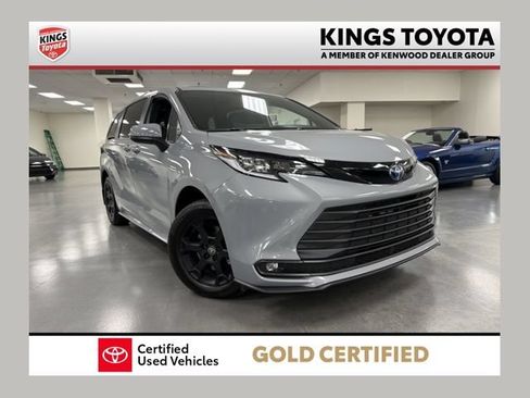 Used 2025 Toyota Sienna XLE Woodland Edition AWD/4WD image 1