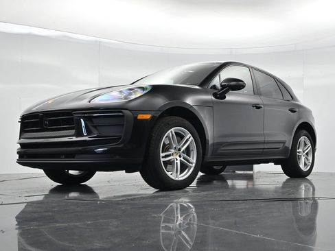 Certified 2026 Porsche Macan AWD/4WD image 25