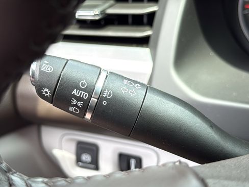 Used 2021 GMC Acadia SLT w/ Premium Package FWD image 15