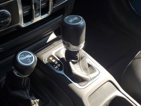 Used 2022 Jeep Wrangler Unlimited Sahara image 20