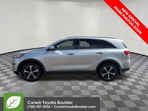 Used 2017 Kia Sorento EX AWD/4WD image 4