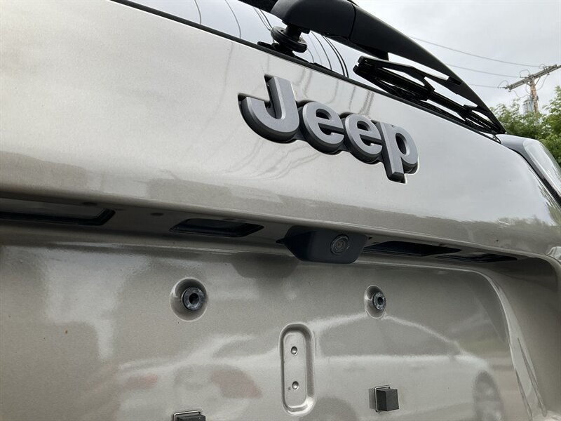Used 2021 Jeep Cherokee Trailhawk w/ Premium Leather Package AWD/4WD image 11