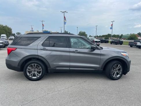 Used 2021 Ford Explorer XLT w/ Equipment Group 202A AWD/4WD image 13